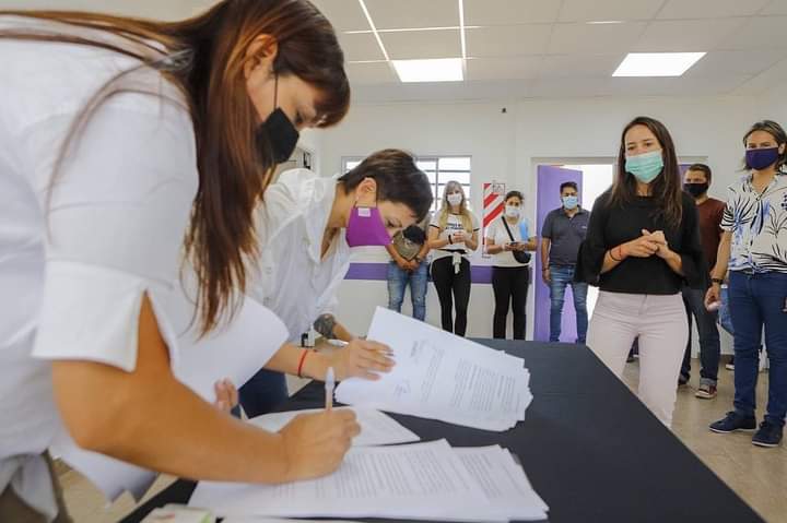 MAYRA Y FERNANDA MIÑO FIRMARON CONVENIOS PARA LA EJECUCIÓN DE OBRAS