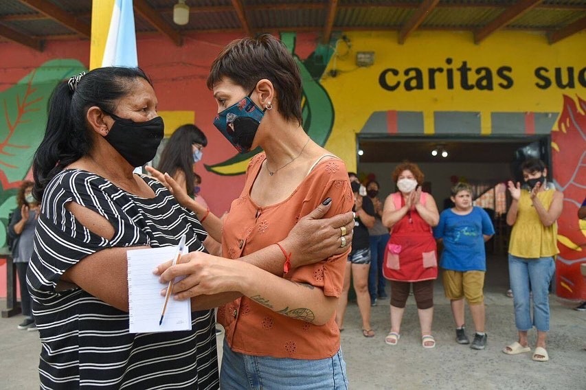 MAYRA VISITÓ EL COMEDOR CARITAS SUCIAS DEL BARRIO LOS ÁLAMOS 