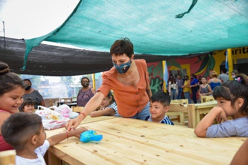 MAYRA VISITÓ EL COMEDOR CARITAS SUCIAS DEL BARRIO LOS ÁLAMOS 
