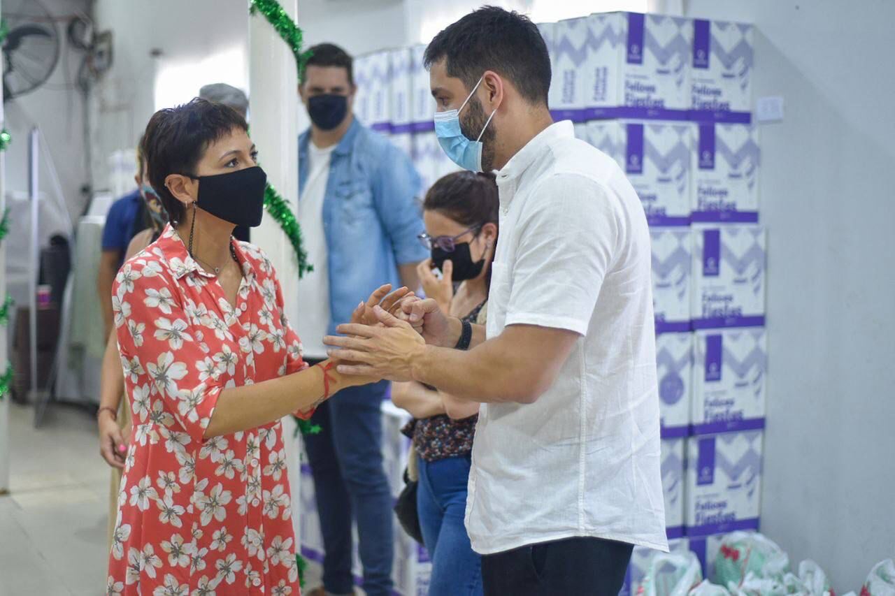 MAYRA ENTREGÓ CAJAS NAVIDEÑAS PARA LAS FAMILIAS DEL BARRIO IAPI 