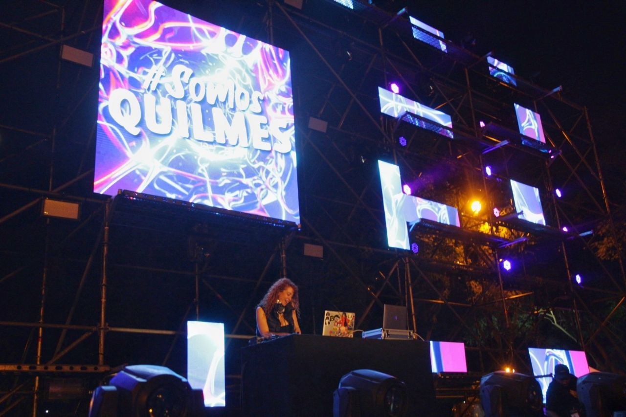 MAYRA SUPERVISÓ EL DESARROLLO DEL FESTIVAL “SOMOS QUILMES”