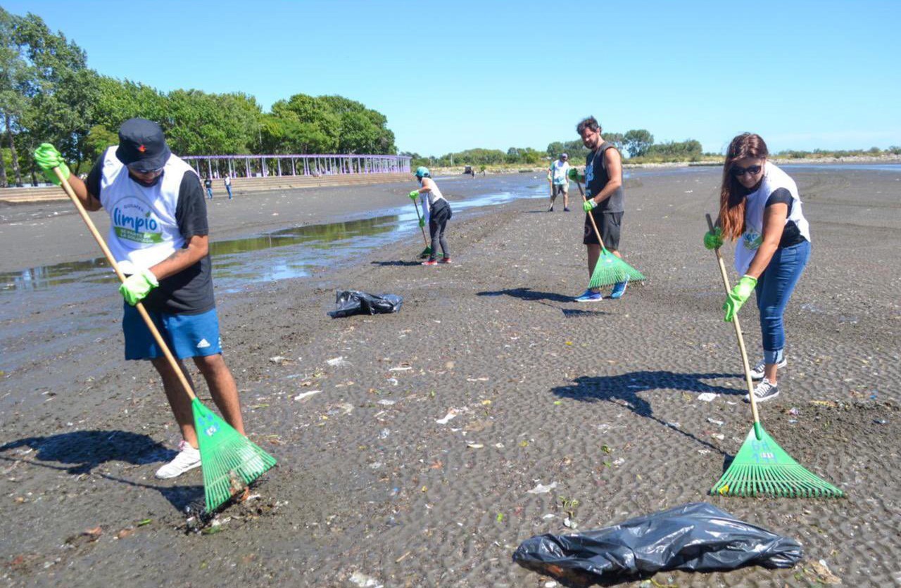 CONTINÚAN LAS JORNADAS DEL PROGRAMA PLAYAS LIMPIAS EN LA RIBERA DE QUILMES