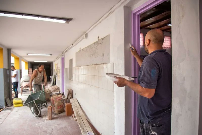 SIGUEN LOS TRABAJOS DE PUESTA EN VALOR EN DISTINTAS ESCUELAS DEL DISTRITO