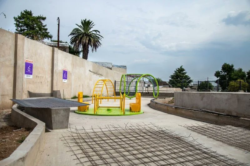 CONTINÚAN LOS TRABAJOS EN LA NUEVA PLAZA DE ALBERDI Y PAZ