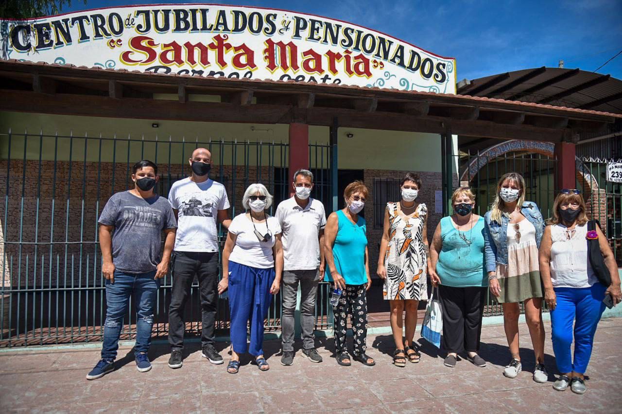 MAYRA CON JUBILADOS DE BERNAL OESTE