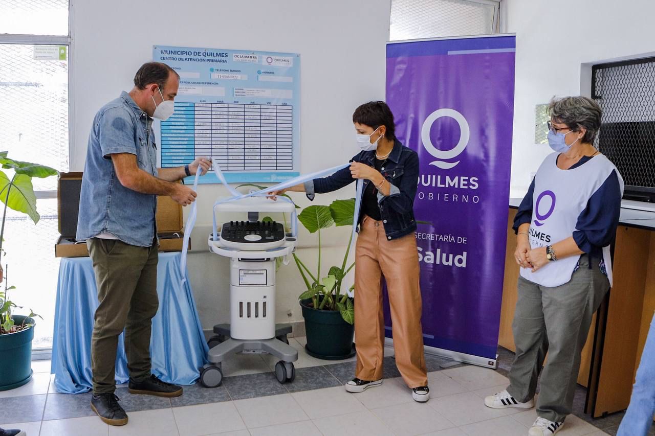 MAYRA EN LA ENTREGA DE UN NUEVO ECÓGRAFO PARA EL CIC LA MATERA