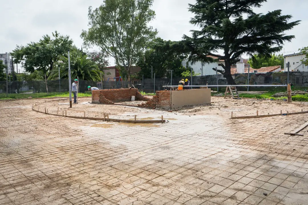 AVANZA LA OBRA DE PUESTA EN VALOR DE LA PLAZA SUIZA