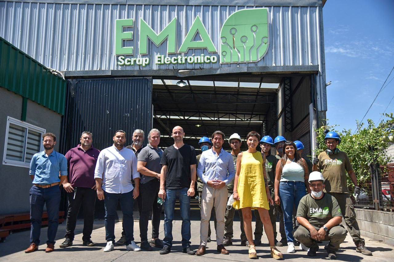 MAYRA EN LA PLANTA INDUSTRIAL DE RECICLADO EMA
