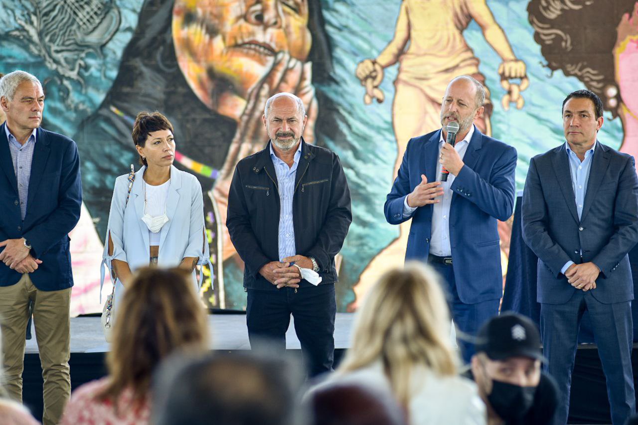 MAYRA CON INSAURRALDE Y D’ONOFRIO EN ACTO DE ENTREGA DE PASES MULTIMODALES