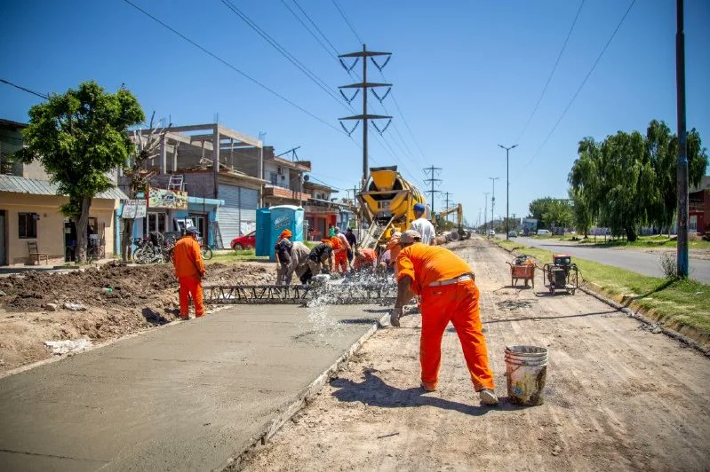 AVANZA LA OBRA DE REPAVIMENTACIÓN DE AVENIDA LA PLATA