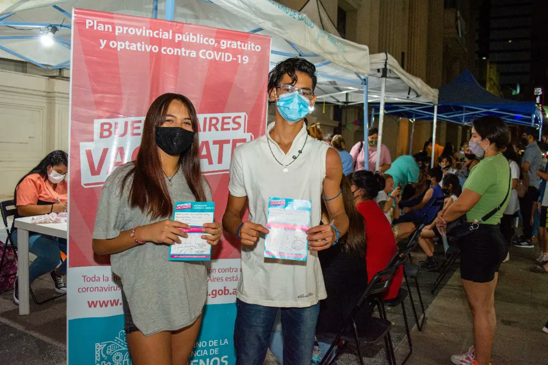 COVID: MÁS DE 600 VECINOS RECIBIERON SU DOSIS EN LA NOCHE DE LAS VACUNAS