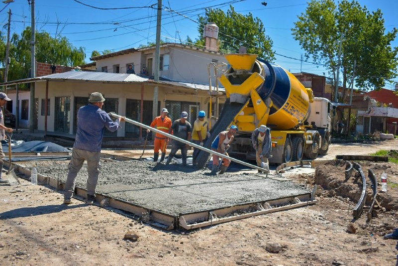 EL MUNICIPIO CONTINÚA LA EJECUCIÓN DE PAVIMENTOS EN LA RIBERA DE QUILMES