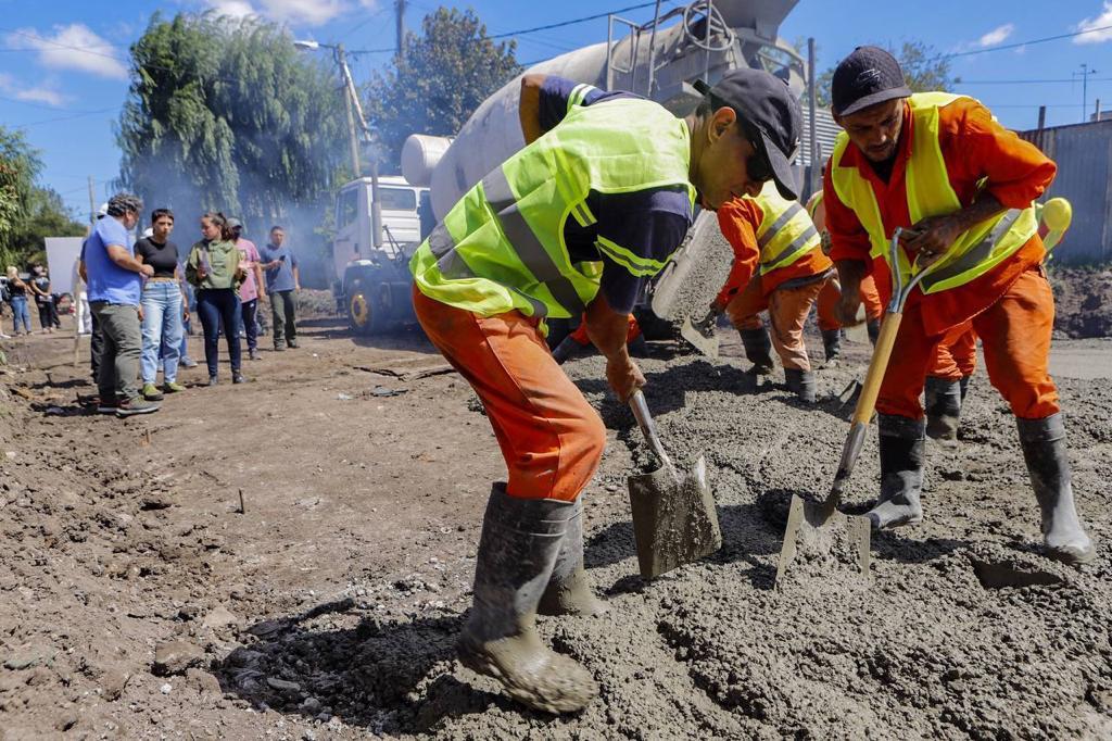 MAYRA SUPERVISÓ OBRAS DE PAVIMENTOS EN LOS EUCALIPTUS
