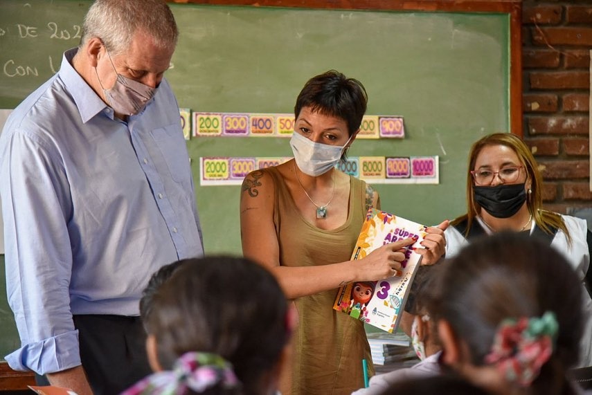 MAYRA Y PERCZYK INICIARON EL PROGRAMA “LIBROS PARA APRENDER” EN QUILMES