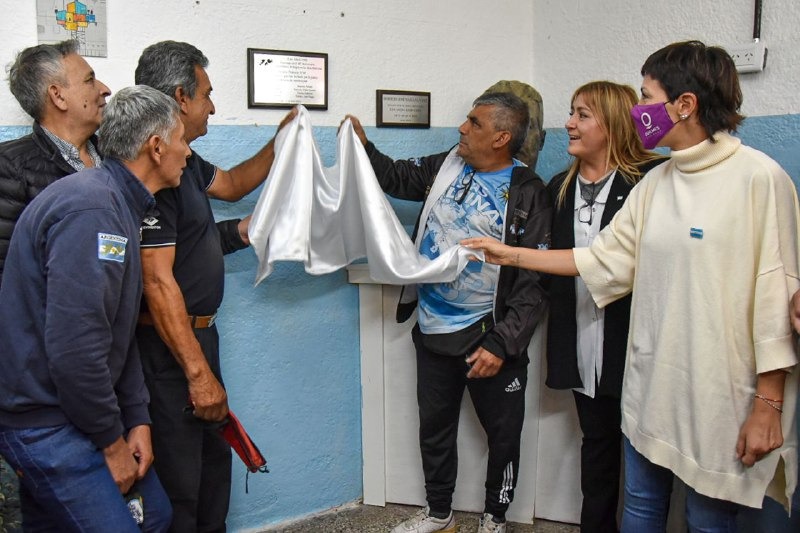 MAYRA PARTICIPÓ DEL HOMENAJE A LOS VETERANOS DE MALVINAS EN LA PRIMARIA 69