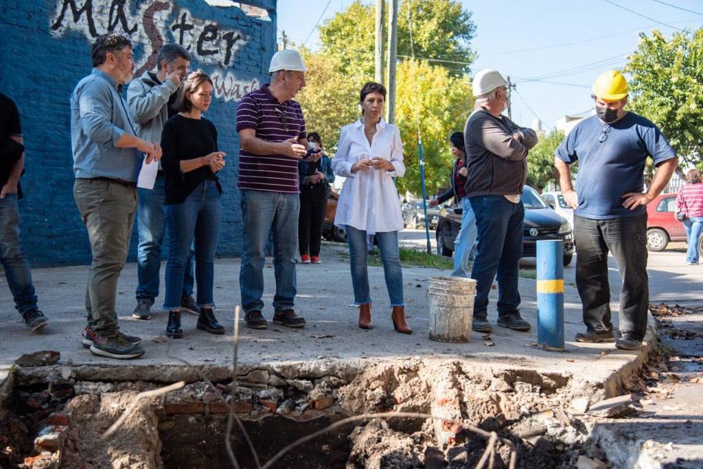 MAYRA SUPERVISÓ LA CONSTRUCCIÓN DE SUMIDEROS DE LA AV. TRIUNVIRATO