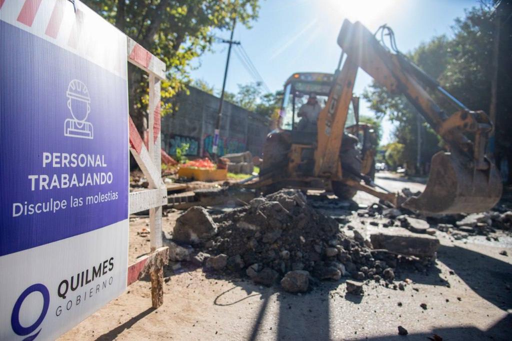MAYRA SUPERVISÓ LA CONSTRUCCIÓN DE SUMIDEROS DE LA AV. TRIUNVIRATO