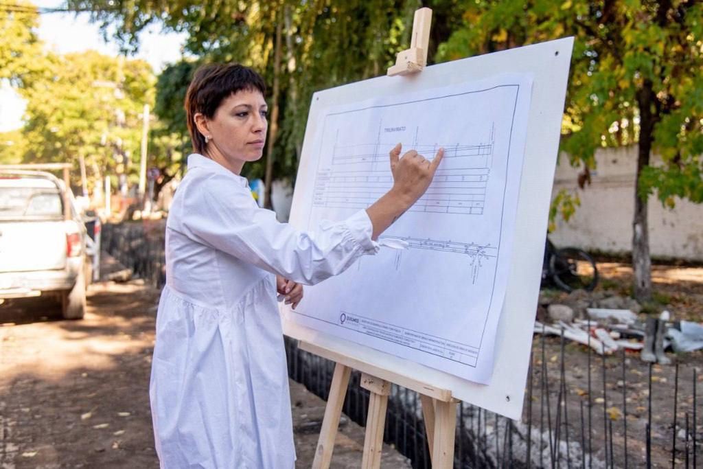 MAYRA SUPERVISÓ LA CONSTRUCCIÓN DE SUMIDEROS DE LA AV. TRIUNVIRATO