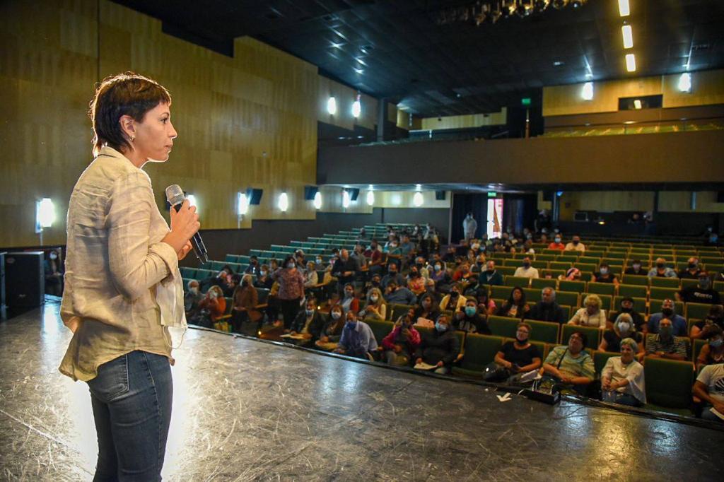 MAYRA EN LA FIRMA DE ESCRITURAS: “QUEREMOS SEGUIR GARANTIZANDO DERECHOS”