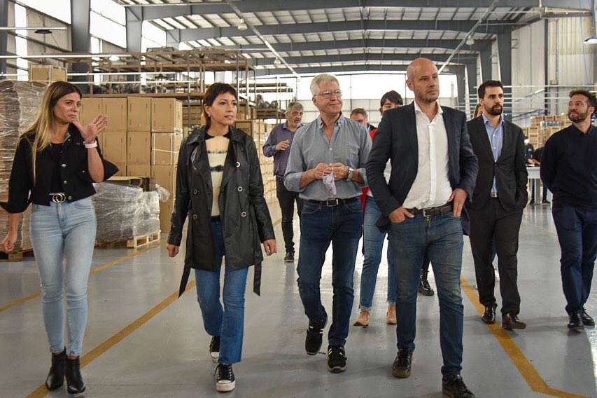 MAYRA Y GUILLERMO MEREDIZ VISITARON LA EMPRESA BORIS Y ENTREGARON SUBSIDIOS