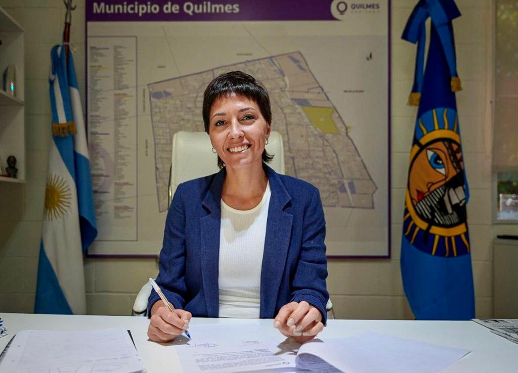 MAYRA MENDOZA ANUNCIÓ UN AUMENTO SALARIAL DEL 48,2% PARA MUNICIPALES
