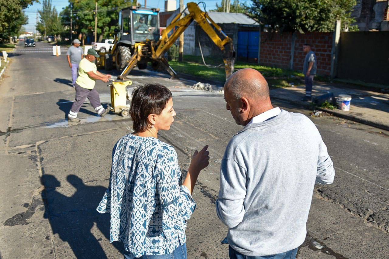 MAYRA SUPERVISÓ OPERATIVOS DE LIMPIEZA Y BACHEO EN QUILMES OESTE