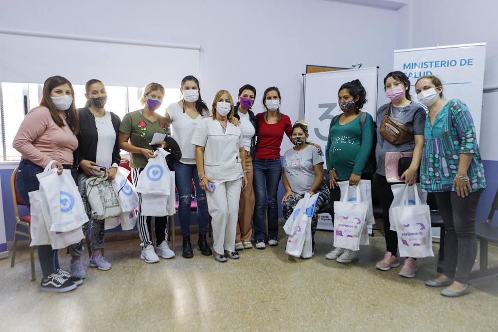 MAYRA JUNTO A RAVERTA Y NAVARRO SE REUNIERON CON FUTURAS MAMÁS EN SOLANO