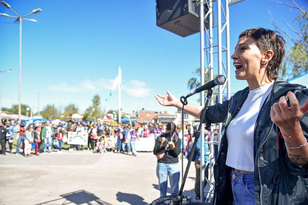  MAYRA EN LOS FESTEJOS POR EL 22° ANIVERSARIO DEL BARRIO LA MATERA