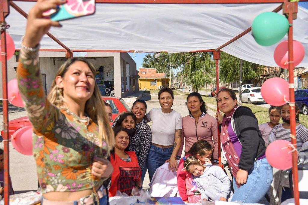  MAYRA EN LOS FESTEJOS POR EL 22° ANIVERSARIO DEL BARRIO LA MATERA