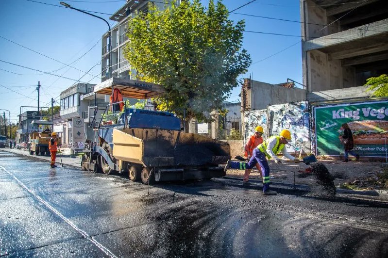 REPAVIMENTACIÓN DE AVENIDA 12 DE OCTUBRE ENTRE ANDRÉS BARANDA Y CALCHAQUÍ