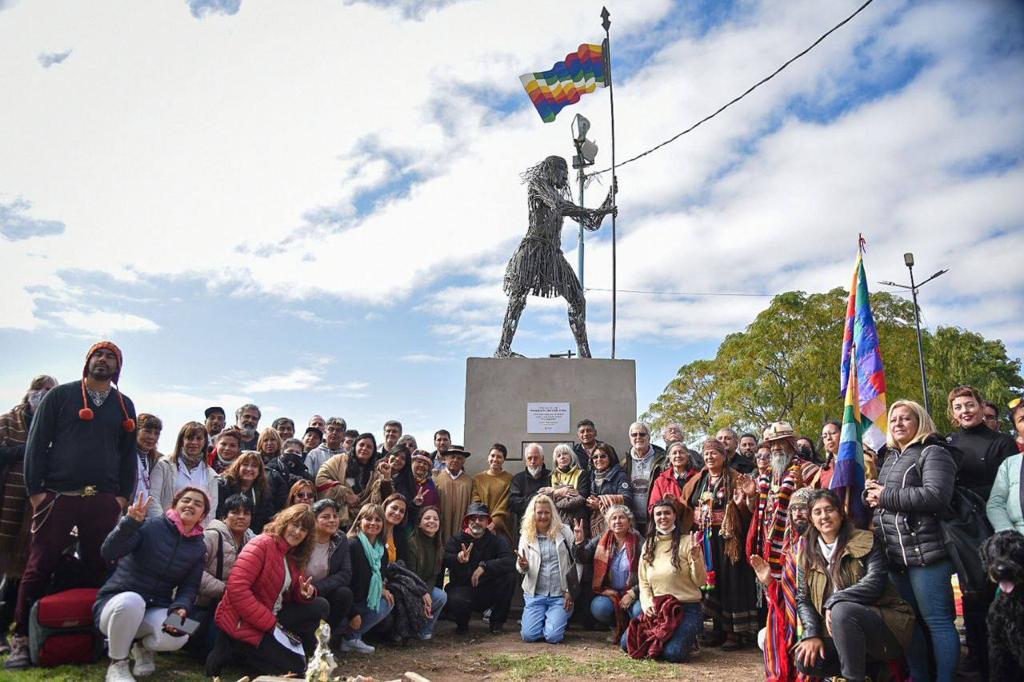 MAYRA EN EL ACTO DE REPOSICIÓN E INAUGURACIÓN DEL MONUMENTO AL INDIO KILME