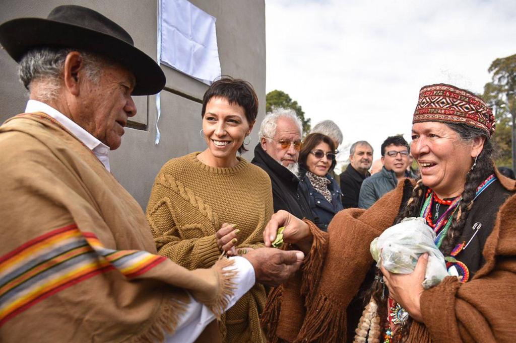 MAYRA EN EL ACTO DE REPOSICIÓN E INAUGURACIÓN DEL MONUMENTO AL INDIO KILME