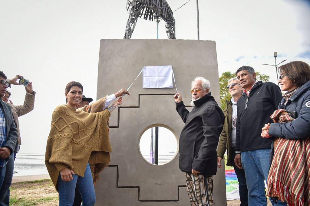 MAYRA EN EL ACTO DE REPOSICIÓN E INAUGURACIÓN DEL MONUMENTO AL INDIO KILME