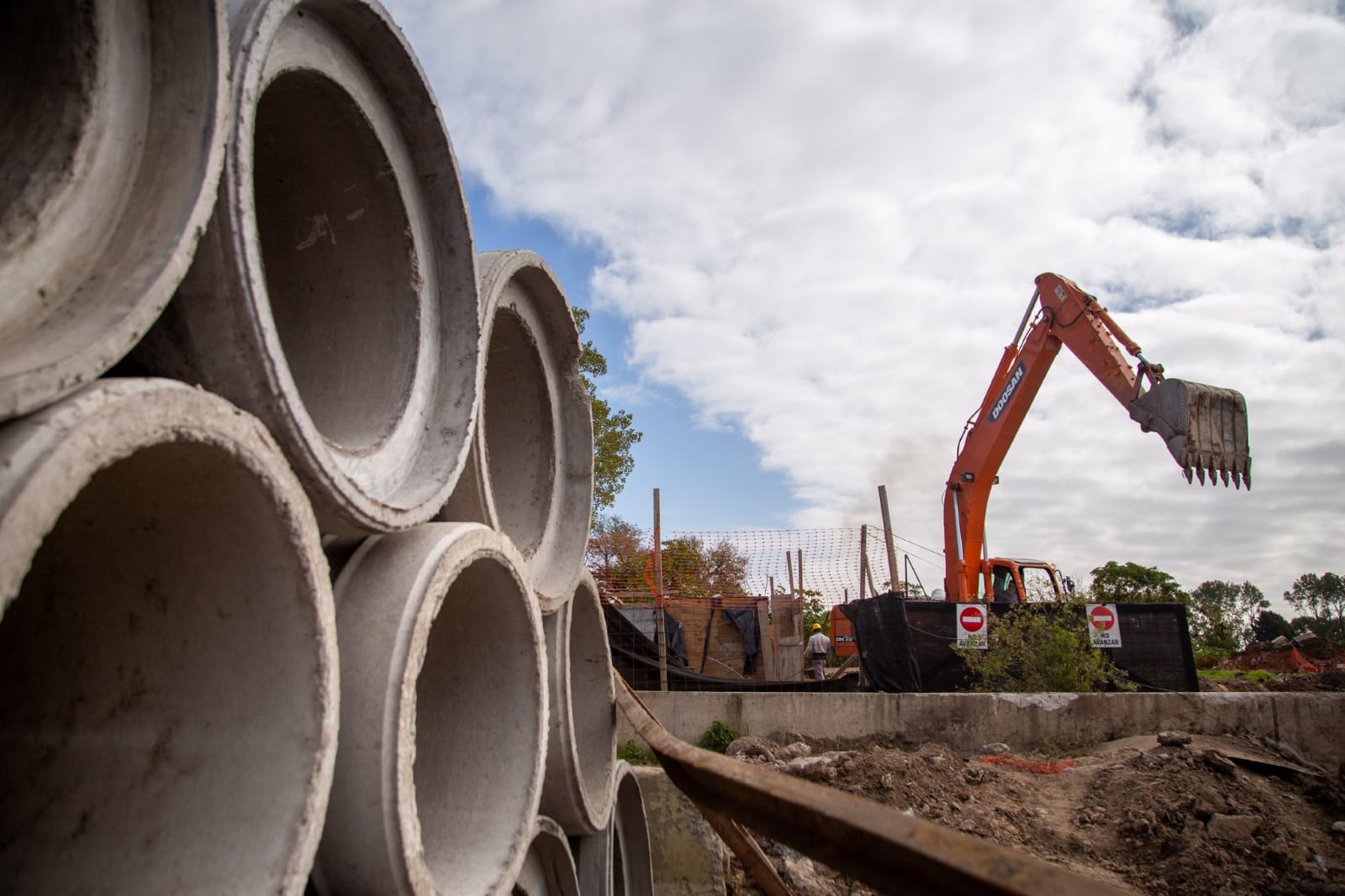 AVANZA LA OBRA HÍDRICA DEL COLECTOR OTAMENDI EN LA RIBERA DE QUILMES
