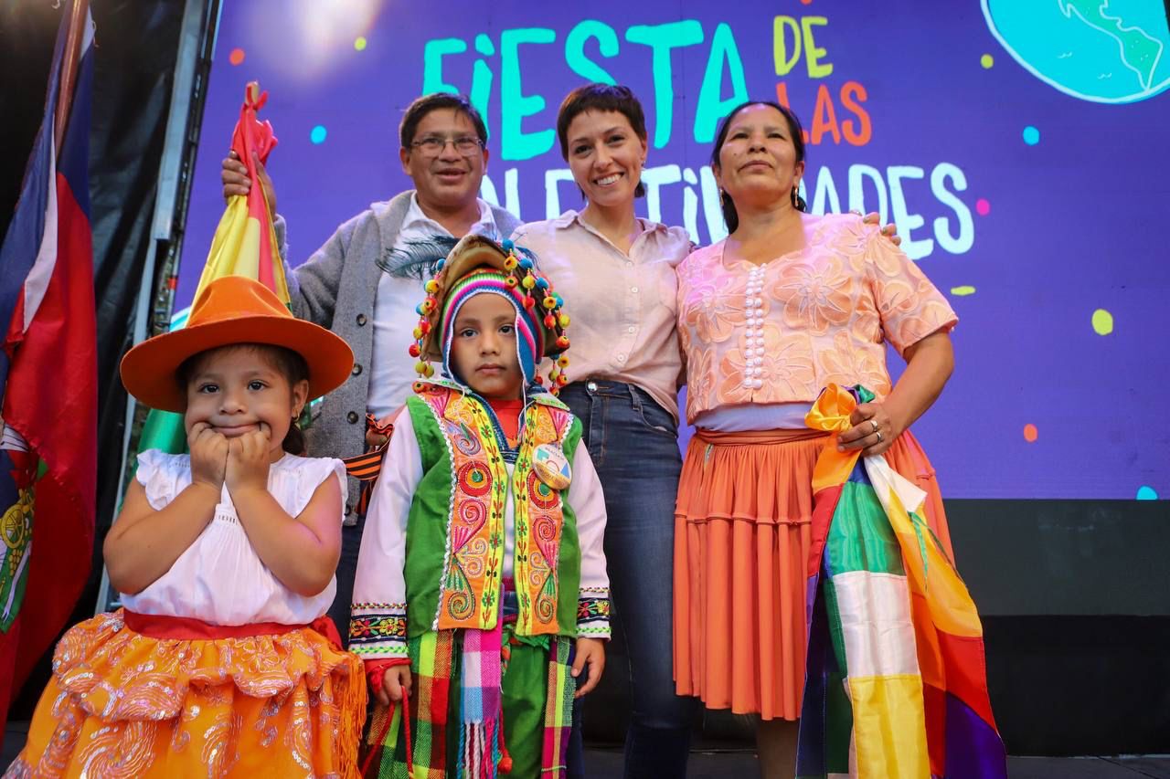 MAYRA VISITÓ LA FIESTA DE LAS COLECTIVIDADES DE QUILMES