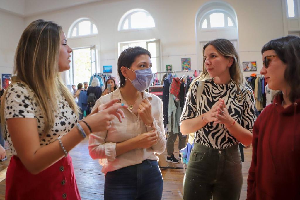 MAYRA RECORRIÓ LA PRIMERA EDICIÓN DE LA FERIA MUNICIPAL RE CIRQULAR