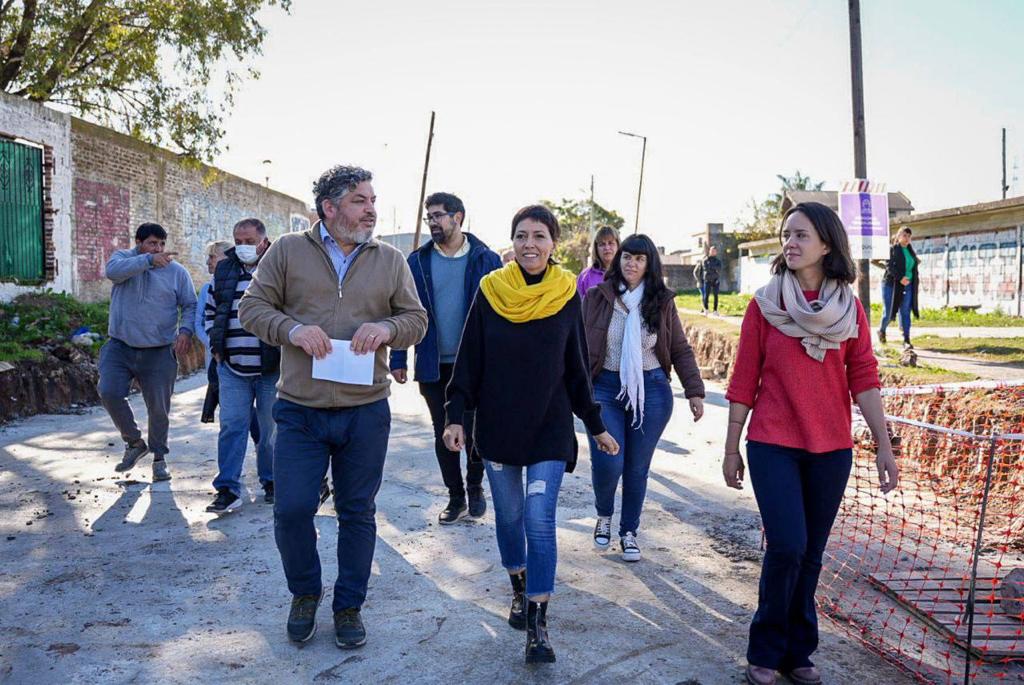 MAYRA RECORRIÓ OBRAS DE PAVIMENTACIÓN EN EZPELETA