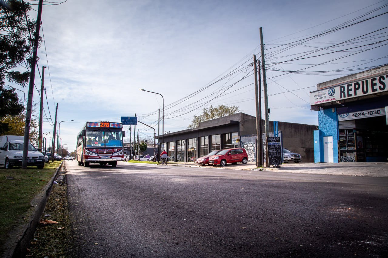 AVANZA LA REPAVIMENTACIÓN Y DEMARCACIÓN DE LA AVENIDA 12 DE OCTUBRE
