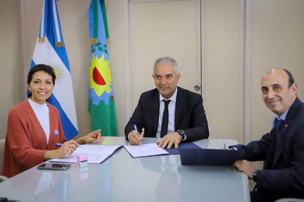 MAYRA FIRMÓ CONVENIOS CON EL MINISTERIO DE JUSTICIA PROVINCIAL Y LA UNQ