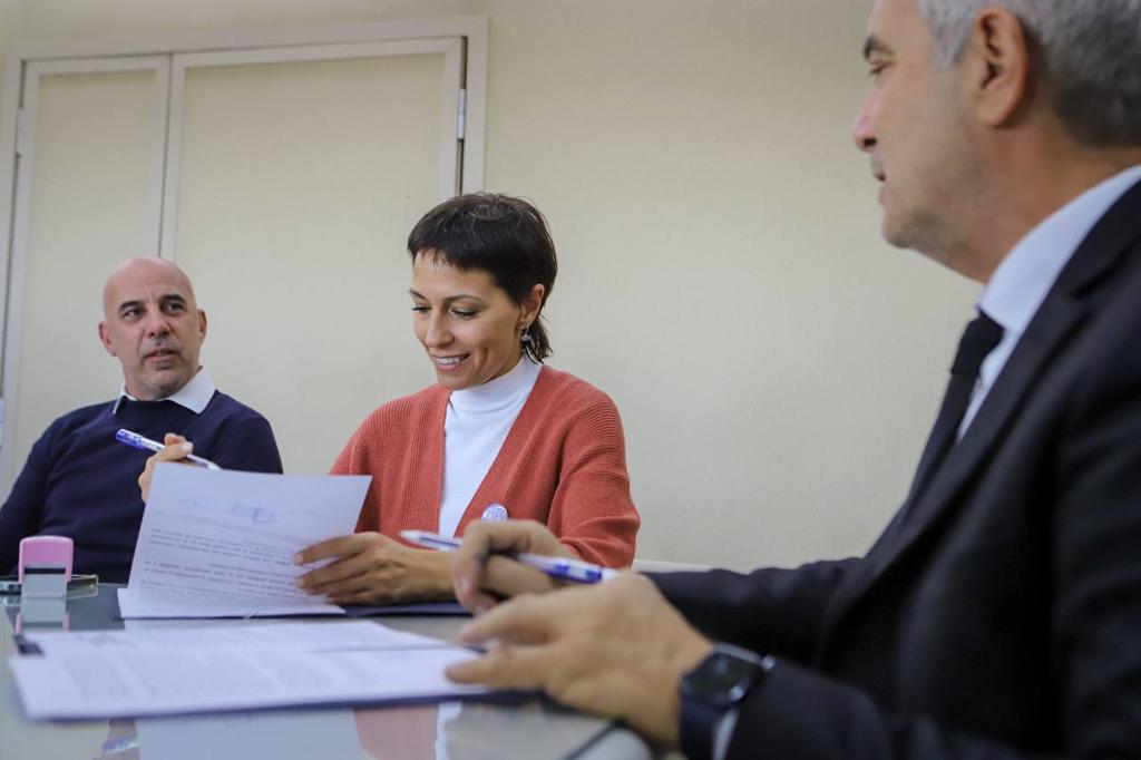 MAYRA FIRMÓ CONVENIOS CON EL MINISTERIO DE JUSTICIA PROVINCIAL Y LA UNQ