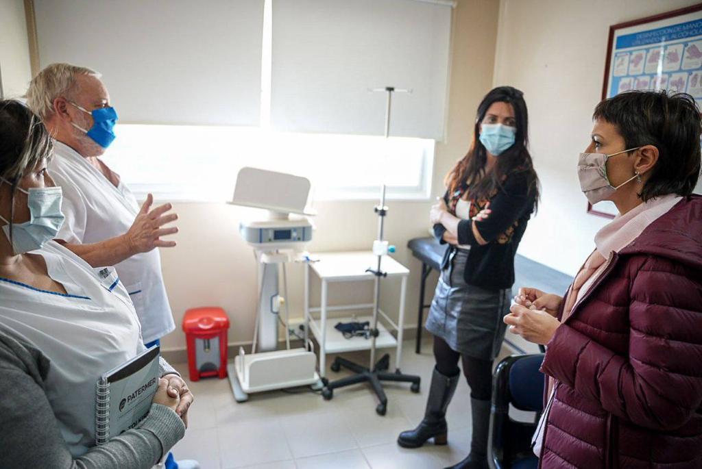 MAYRA Y LUANA VOLNOVICH VISITARON EL CENTRO DE DIÁLISIS FRESENIUS