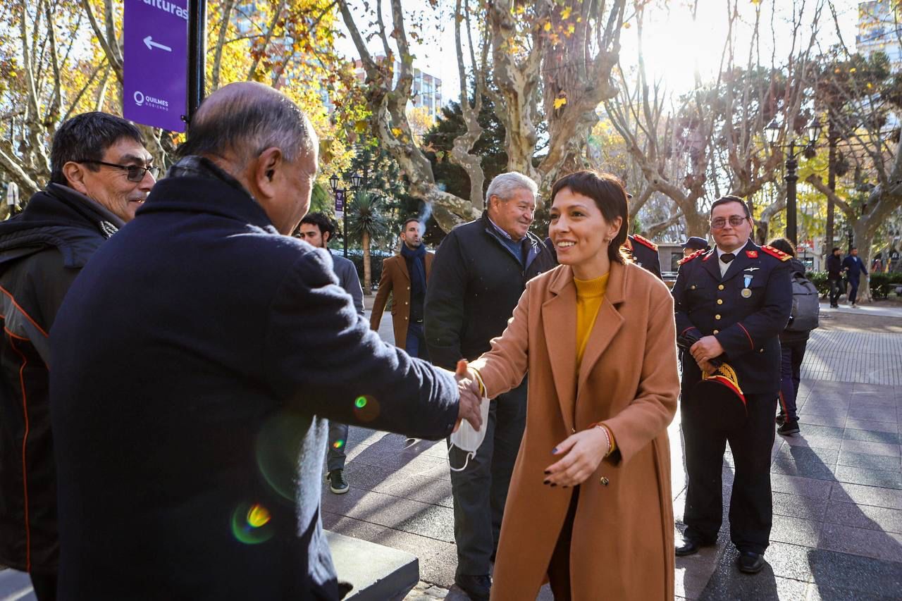 MAYRA HOMENAJEÓ A LOS BOMBEROS Y BOMBERAS VOLUNTARIAS EN SU DÍA 