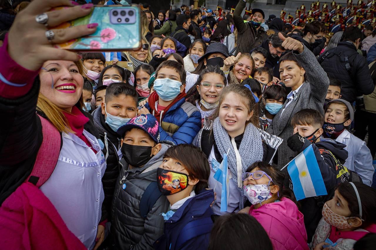 MAYRA JUNTO AL PRESIDENTE EN EL ACTO DE LEALTAD DE PROMESA A LA BANDERA