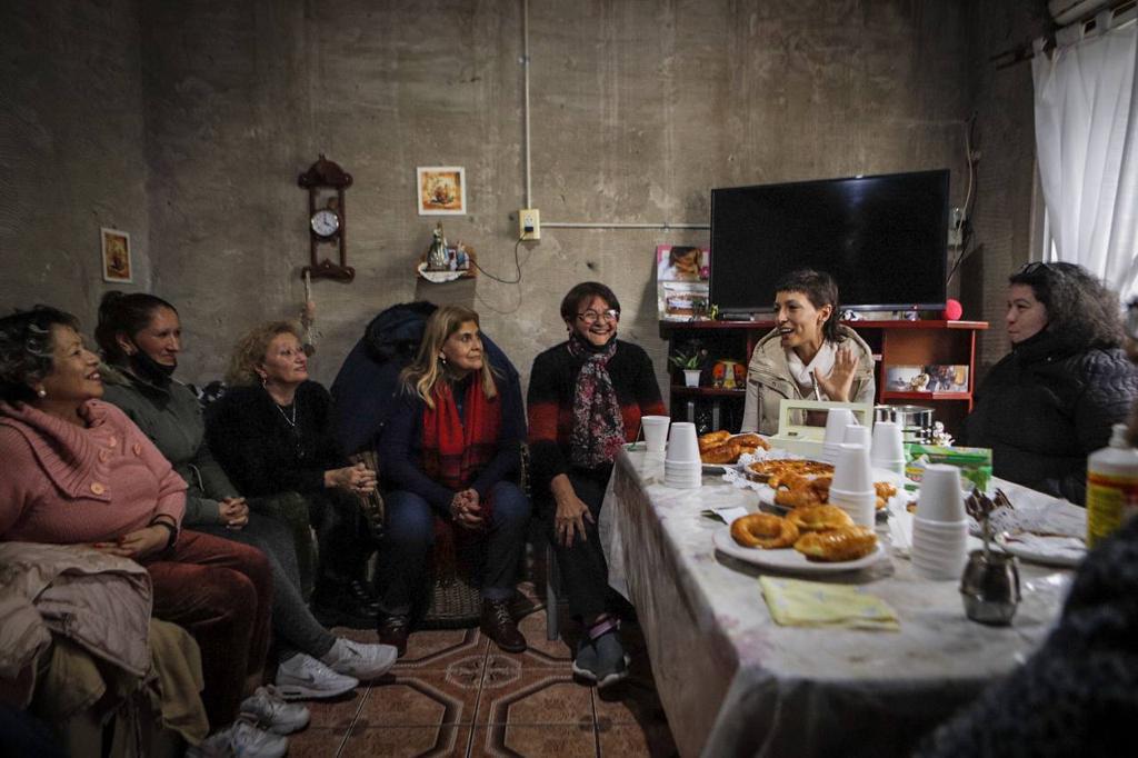 MAYRA COMPARTIÓ UNA MATEADA CON VECINOS Y VECINAS DEL BARRIO LA PAZ