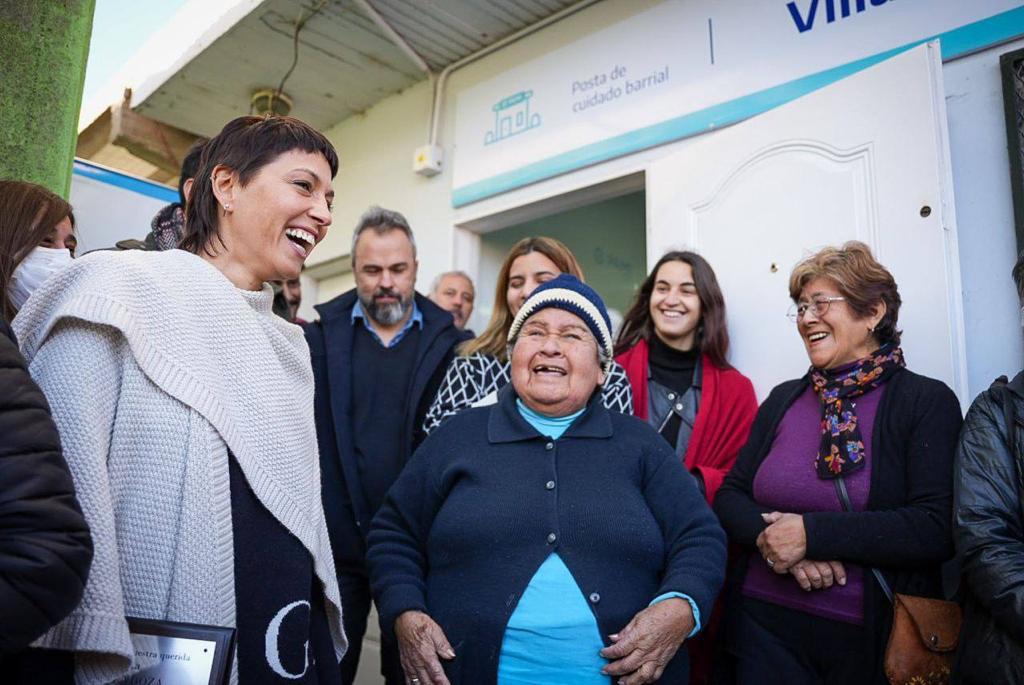 MAYRA Y LUANA VOLNOVICH INAUGURARON UNA POSTA DE CUIDADO BARRIAL