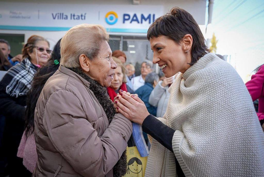 MAYRA Y LUANA VOLNOVICH INAUGURARON UNA POSTA DE CUIDADO BARRIAL