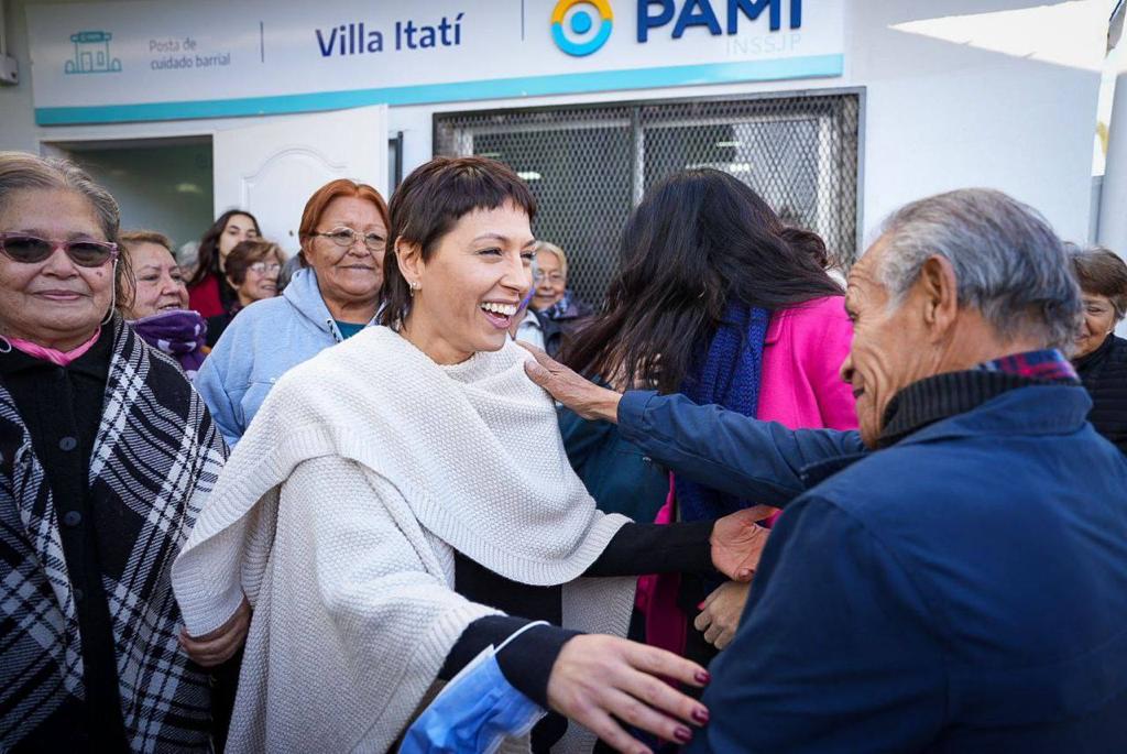MAYRA Y LUANA VOLNOVICH INAUGURARON UNA POSTA DE CUIDADO BARRIAL