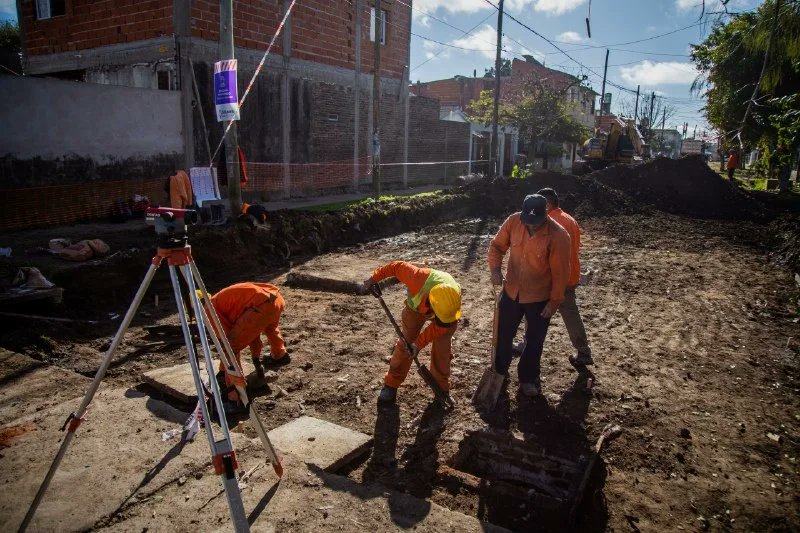 CONTINÚAN LOS TRABAJOS DE PAVIMENTACIÓN EN BERNAL OESTE