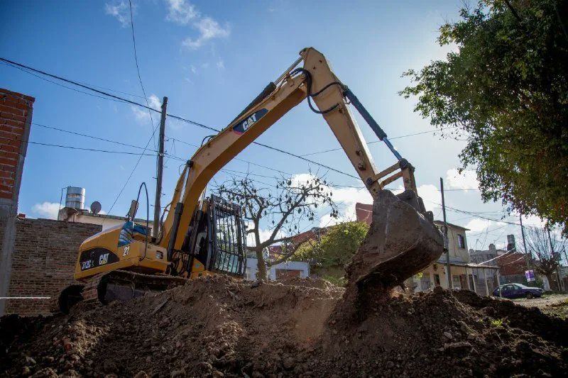 CONTINÚAN LOS TRABAJOS DE PAVIMENTACIÓN EN BERNAL OESTE