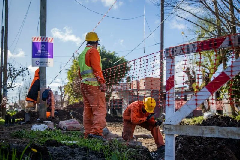 CONTINÚAN LOS TRABAJOS DE PAVIMENTACIÓN EN BERNAL OESTE